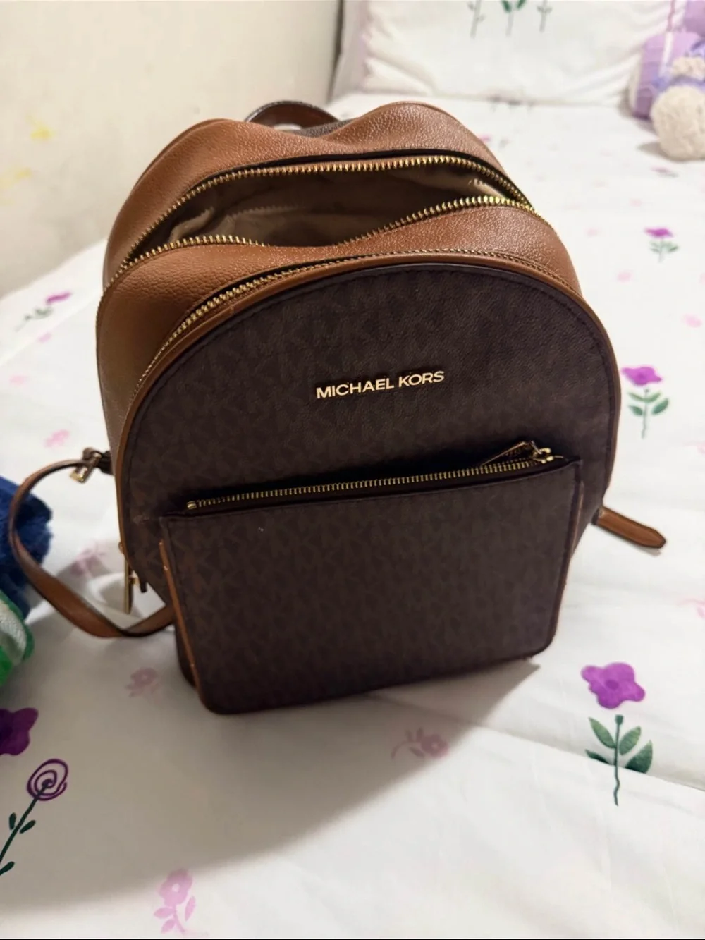 Michael Kors compact michael